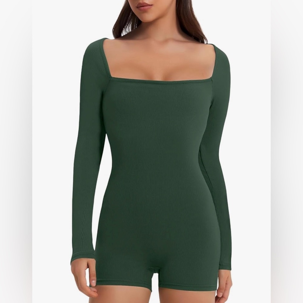 D222 NIB VUTRU Square‎ Neck Long Sleeve Cut Out Bodycon Romper - Size: Small